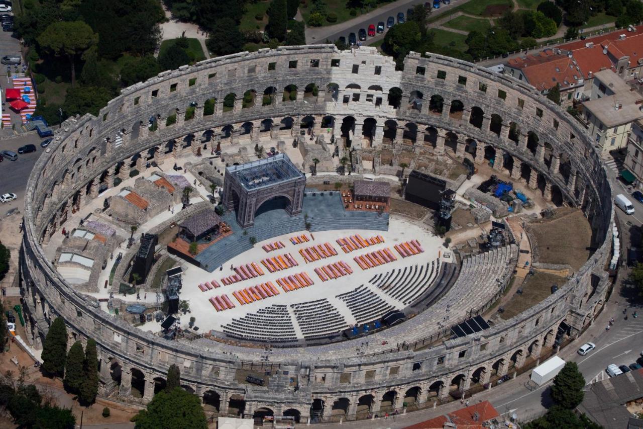 Rooms Aida Pula Exterior photo